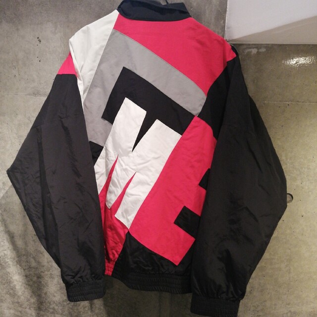 Supreme(シュプリーム)の【Lサイズ】supreme Big Letter Track Jacket　完売 メンズのジャケット/アウター(ナイロンジャケット)の商品写真