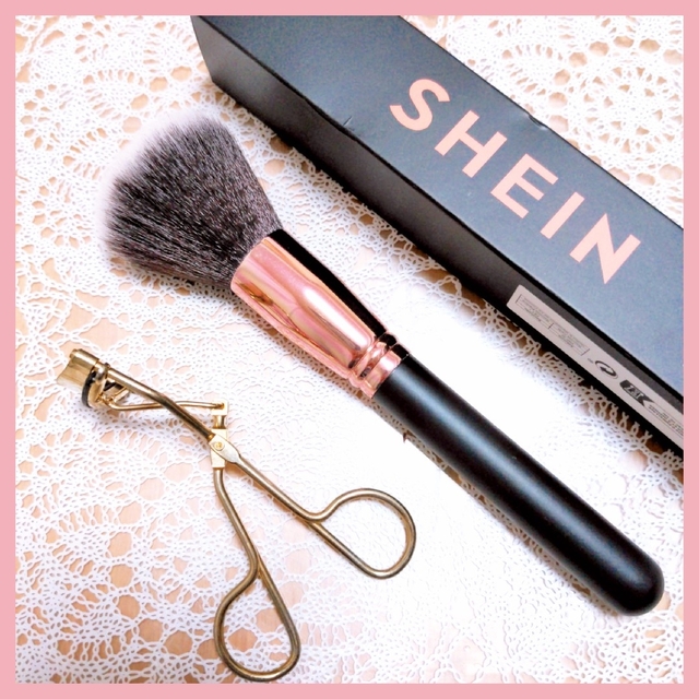 ❤★SHEIN★18cmビッグフェイスブラシ (ビューラー付) ★配送無料 コスメ/美容のメイク道具/ケアグッズ(ブラシ・チップ)の商品写真