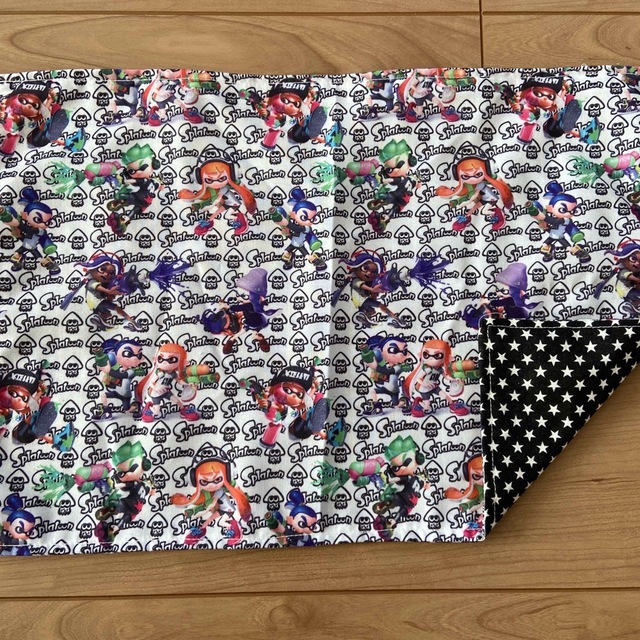 537 スプラトゥーン　ランチョンマット　25×35 ハンドメイドのキッズ/ベビー(外出用品)の商品写真