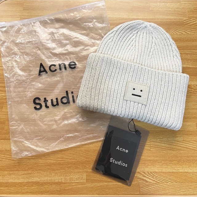 Acne Studios(アクネストゥディオズ)のりんりん様/ Acne studios アクネストゥディオズ ニット帽 ホワイト メンズの帽子(ニット帽/ビーニー)の商品写真