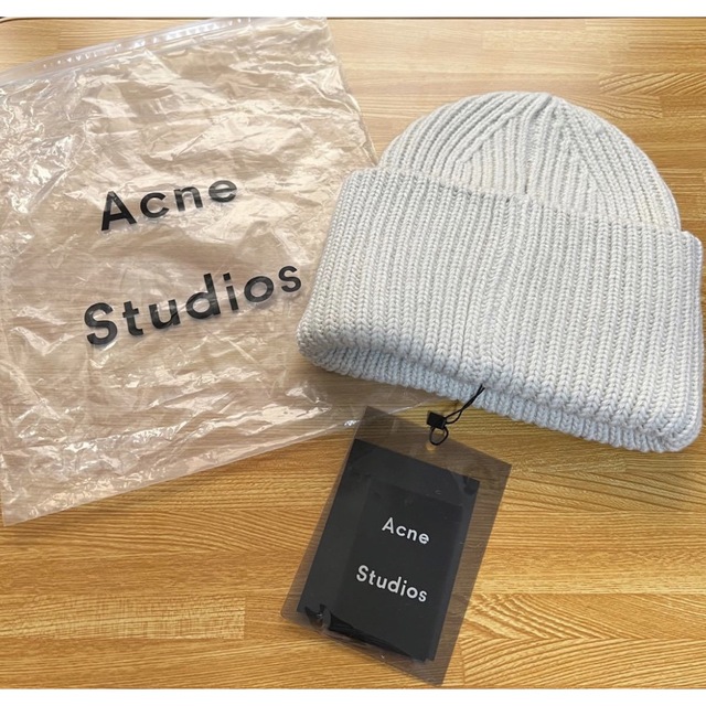 Acne Studios(アクネストゥディオズ)のりんりん様/ Acne studios アクネストゥディオズ ニット帽 ホワイト メンズの帽子(ニット帽/ビーニー)の商品写真