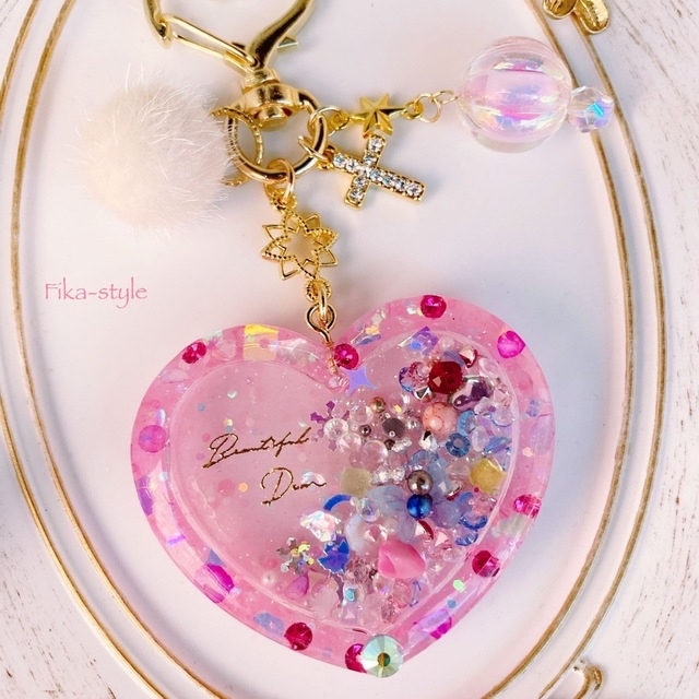 シャカシャカチャーム🦋ジェリーピンク💖 ハンドメイドのアクセサリー(キーホルダー/ストラップ)の商品写真