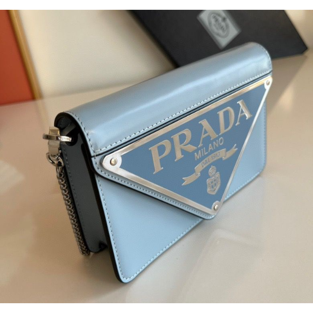 ネット限定】 PRADA - 【極美品】PRADA プラダ サフィアーノレザー