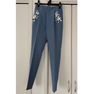 驚きの価格 チェスティ ピンクサテン ビジューパンツ M クロップド