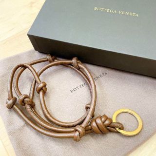 BOTTEGA VENETA レザーノットロング キーリング