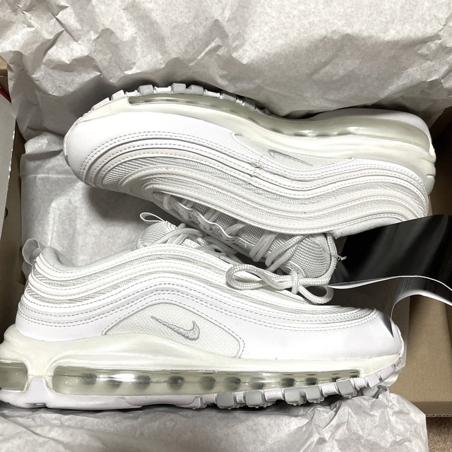 NIKE(ナイキ)の新品・未使用 NIKE AIRMAX97 24cm レディースの靴/シューズ(スニーカー)の商品写真