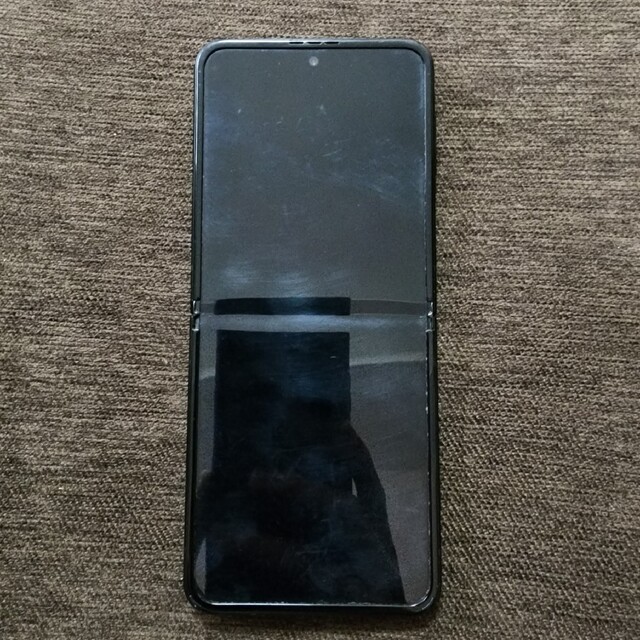 Samsung Galaxy Z Flip3 Phantom Black US版 スマホ/家電/カメラのスマートフォン/携帯電話(スマートフォン本体)の商品写真