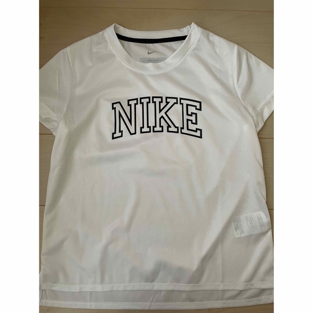 NIKE(ナイキ)のNIKE  レディースTシャツ レディースのトップス(Tシャツ(半袖/袖なし))の商品写真