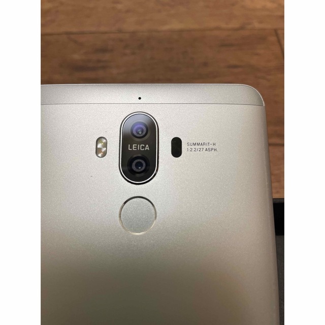 HUAWEI(ファーウェイ)のMATE9  アンドロイドスマホ スマホ/家電/カメラのスマートフォン/携帯電話(スマートフォン本体)の商品写真