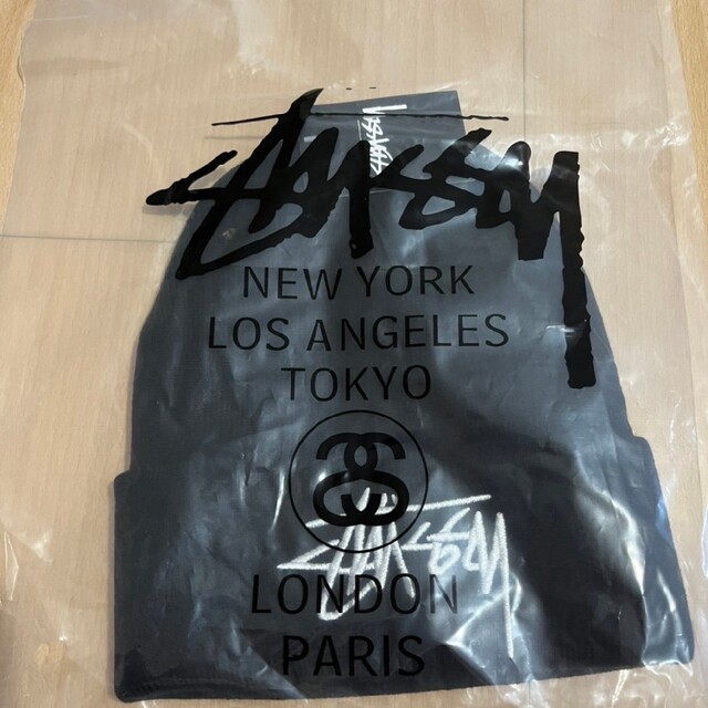 STUSSY(ステューシー)の！stussy！ステューシー　ビーニー　ニット帽　ストリート　　ブラック レディースの帽子(ニット帽/ビーニー)の商品写真