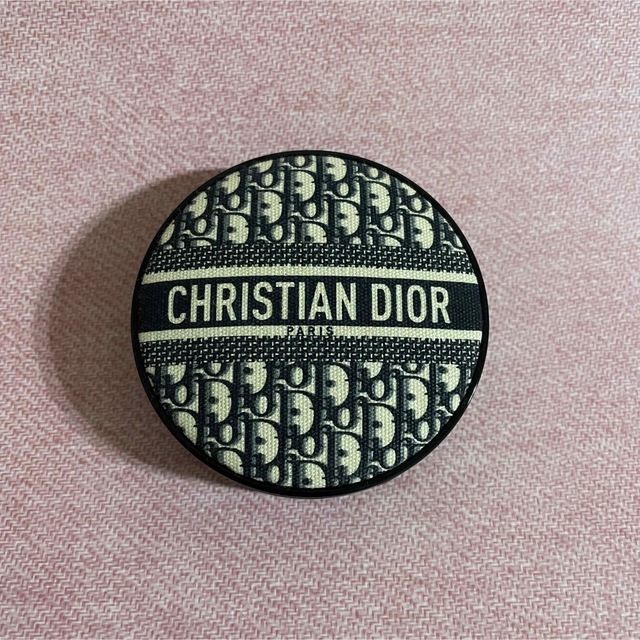 Dior(ディオール)の限定パケ　Dior_クッションファンデケース コスメ/美容のベースメイク/化粧品(ファンデーション)の商品写真