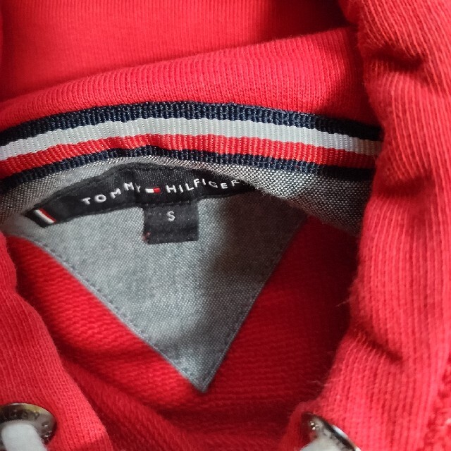 TOMMY HILFIGER(トミーヒルフィガー)のTOMMY HILFIGER　ロゴフリース　フーディー　パーカー　S　レッド レディースのトップス(パーカー)の商品写真