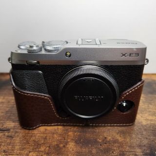 フジフイルム(富士フイルム)のFUJIFILM X-E3 シルバー & GARIZケース(ミラーレス一眼)