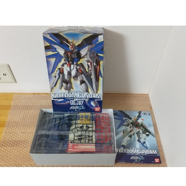 未組立 バンダイ 1／100 ZGMF-X10A フリーダムガンダム ガンプラ