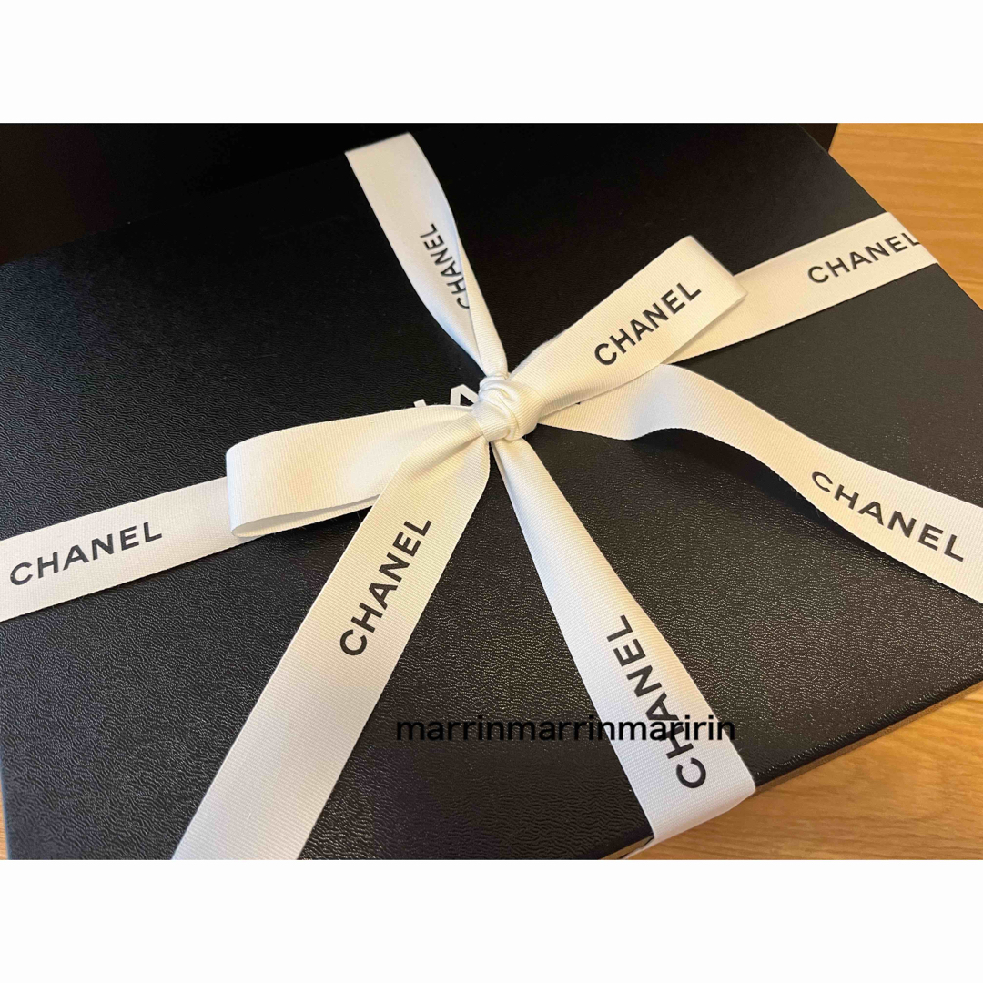 CHANEL 新作　パールロゴ　ローファー