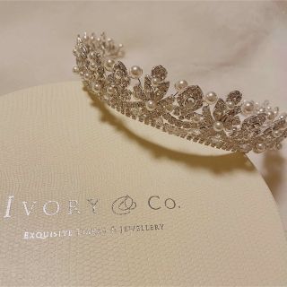 ヴェラウォン(Vera Wang)の【tatsuko 様専用】ivory&co ティアラ　日本限定モデルSAKURA(その他)