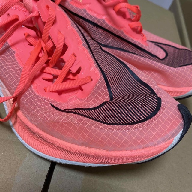 NIKE(ナイキ)の【美品】ナイキ　ヴェイパーフライネクスト% 27.0cm スポーツ/アウトドアのランニング(シューズ)の商品写真