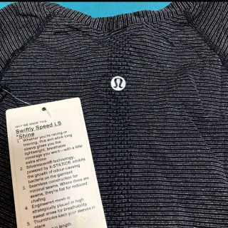 ルルレモン(lululemon)のルルレモン ホリデーシーズン限定キラキラしている長袖Tカットソー　サイズ12(Tシャツ(長袖/七分))