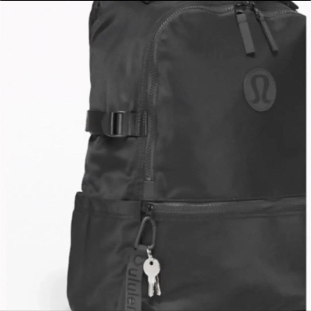 lululemon(ルルレモン)のルルレモン 新品タグ付き 22L オールブラック リュック (日本未入荷) レディースのバッグ(リュック/バックパック)の商品写真