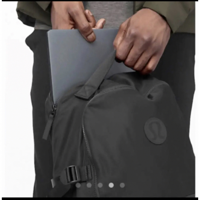 lululemon(ルルレモン)のルルレモン 新品タグ付き 22L オールブラック リュック (日本未入荷) レディースのバッグ(リュック/バックパック)の商品写真