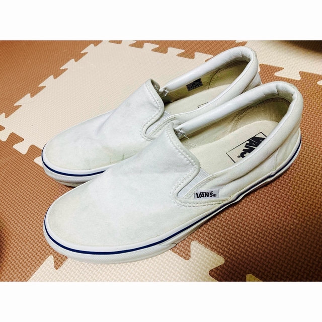 VANS(ヴァンズ)のVANS スリッポン ホワイト 26.5cm メンズの靴/シューズ(スリッポン/モカシン)の商品写真