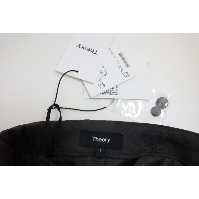 theory(セオリー)のTheory 22AW 今季 スリムテーパードパンツ　新品タグ付 レディースのパンツ(クロップドパンツ)の商品写真