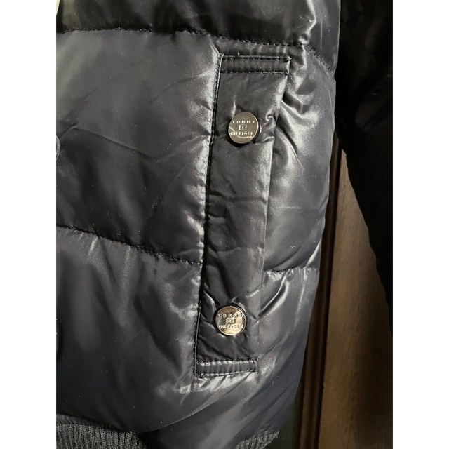 TOMMY HILFIGER(トミーヒルフィガー)のトミーフィルガー　ダウンジャケット　美品　sサイズ　リバーシブル　白　黒　 レディースのジャケット/アウター(ダウンジャケット)の商品写真