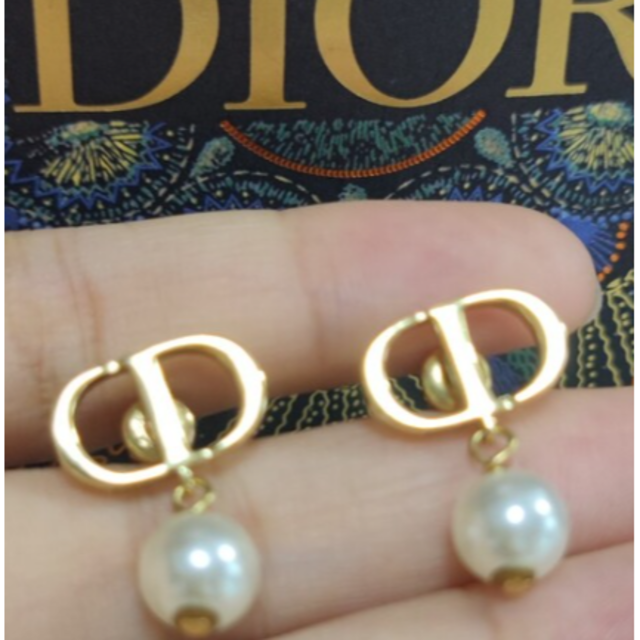 ほぼ未使用⇒DIOR ピアス - charterglobal.com