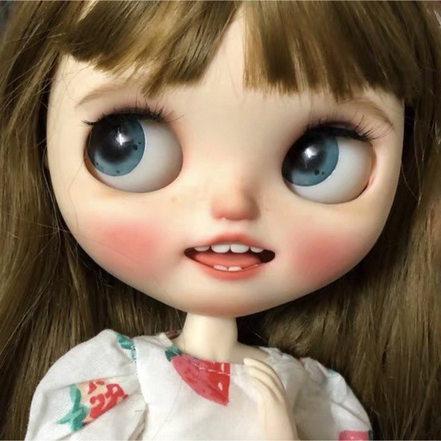 超人気の 作家様カスタムブライス 海外作家様 ドール 元気 笑顔 人形