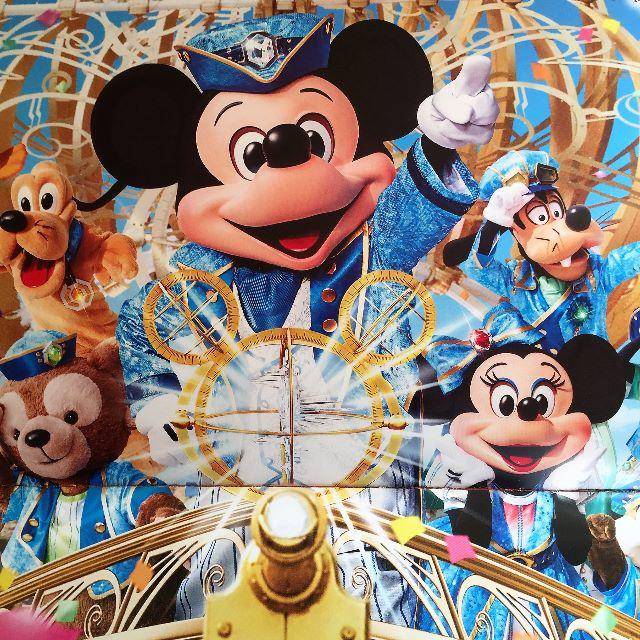Disney(ディズニー)のディズニーリゾート ♡ 公式カレンダー 2017 【非売品】 インテリア/住まい/日用品の文房具(カレンダー/スケジュール)の商品写真