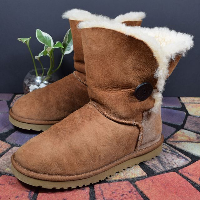 【新品・未使用】UGG 23cm ムートンブーツ！！