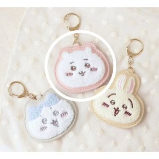 ちいかわらんど ちいかわ ふわふわワッペンキーホルダー (キャラクターグッズ)
