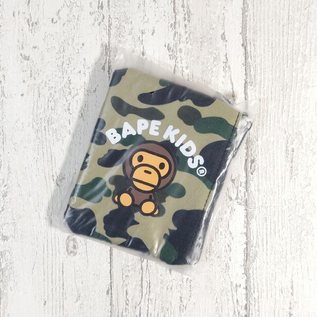 A BATHING APE(アベイシングエイプ)の新品・未使用☆A BATHING APE ミニ財布 グリーンベージュ メンズのファッション小物(コインケース/小銭入れ)の商品写真