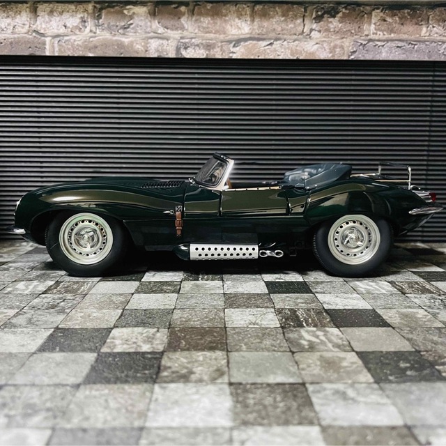 30%OFF】 1 18 AUTOart ジャガー XK-SS スティーブ マックイーン