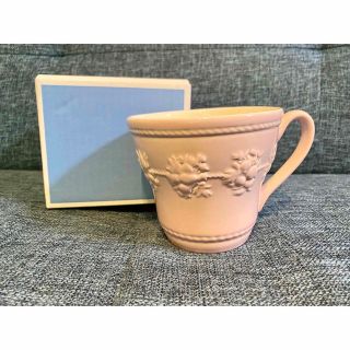 ウェッジウッド(WEDGWOOD)の【新品未使用】WEDGWOOD クイーンズウエア フェスティヴィティ　マグカップ(グラス/カップ)