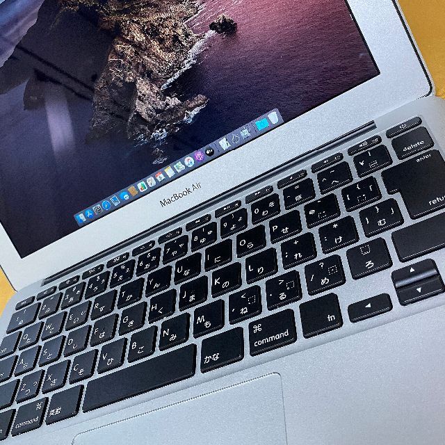 Apple(アップル)の[綺麗 美品]MacBook Air 11inch Model No:A1465 スマホ/家電/カメラのPC/タブレット(ノートPC)の商品写真