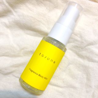 コスメキッチン(Cosme Kitchen)のto/one フレグランスボディミスト　ミモザブーケの香り　30ml  (ボディローション/ミルク)