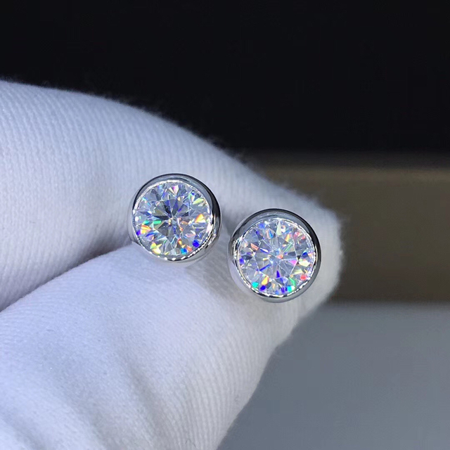 合計1カラット 輝く モアサナイト ピアス ピアス