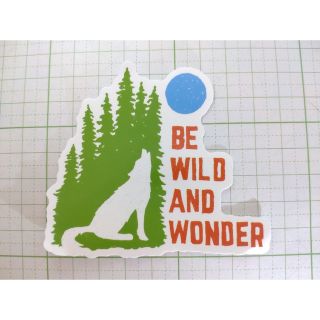 【1085】BE WILD AND WONDER オオカミ 狼 防水ステッカー(その他)