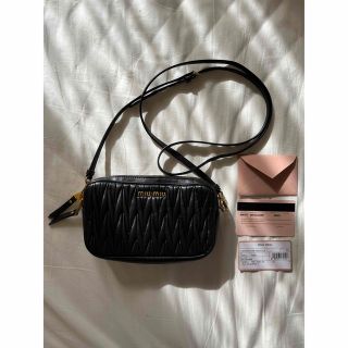 （美品）ミュウミュウ MIUMIU マトラッセ トート ショルダー ハンドバッグ 黒 シルバー金具 5BE896 8187