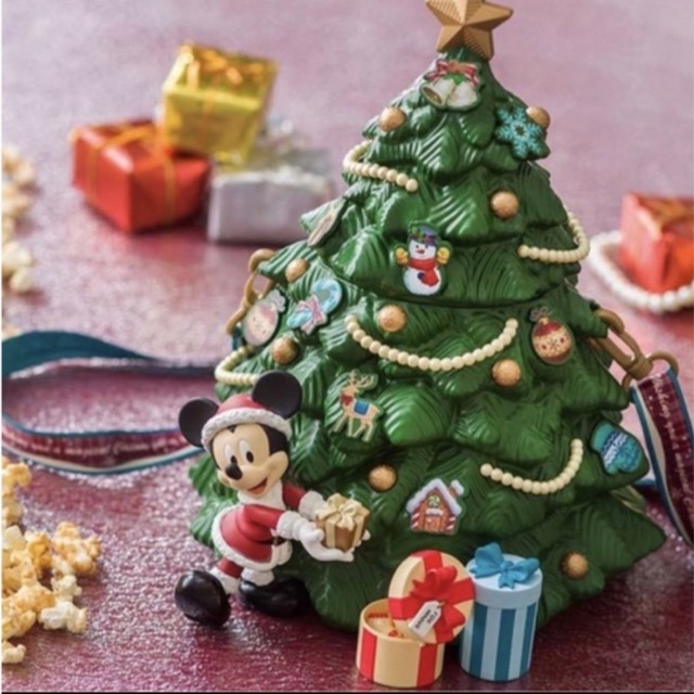 Disney(ディズニー)のディズニー　ポップコーン　クリスマスツリー　新品未使用 エンタメ/ホビーのおもちゃ/ぬいぐるみ(キャラクターグッズ)の商品写真