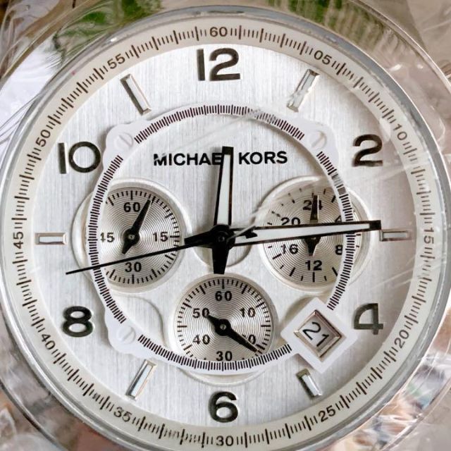 Michael Kors(マイケルコース)の☆新品☆ マイケルコース 腕時計 シルバー クロノグラフ メンズ メンズの時計(腕時計(アナログ))の商品写真