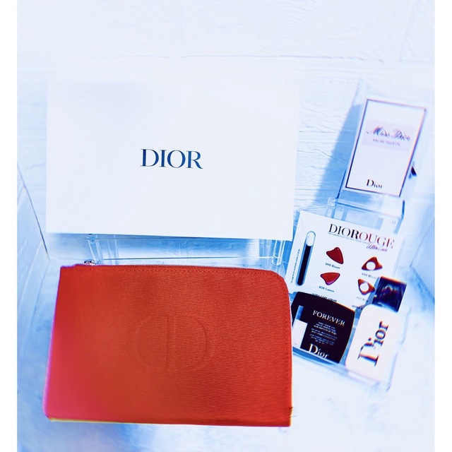 Christian Dior(クリスチャンディオール)の2H限定セール！ ChristianDior メイク品・ポーチセット(赤) コスメ/美容のベースメイク/化粧品(その他)の商品写真