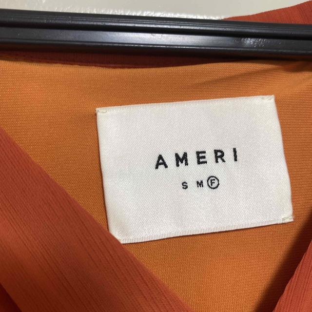 Ameri VINTAGE(アメリヴィンテージ)の専用 Ameriシャーリングプリーツワンピース&テバサンダル レディースのワンピース(ロングワンピース/マキシワンピース)の商品写真