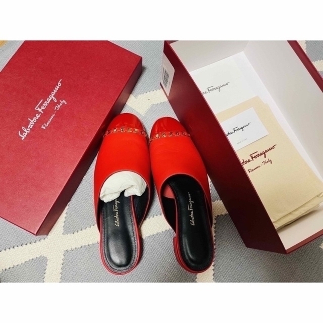 Salvatore Ferragamo(サルヴァトーレフェラガモ)の新品　未使用　フェラガモ　スリッパ　サンダル　ミュール レディースの靴/シューズ(ミュール)の商品写真