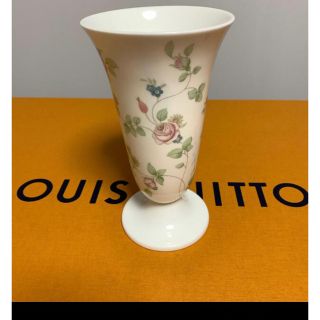 ウェッジウッド(WEDGWOOD)のウェッジウッド  花瓶　ROSEHIP 新品　再値下げ(花瓶)