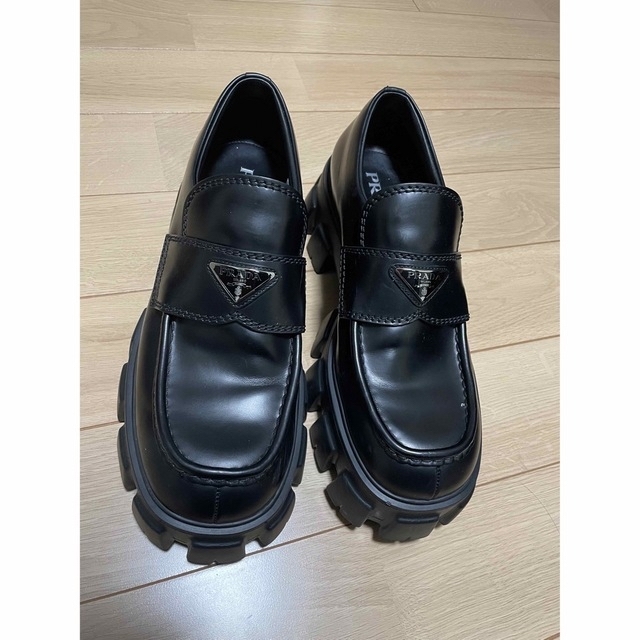 人気商品!】 PRADA - モノリス ブラッシュドレザー ローファー PRADA
