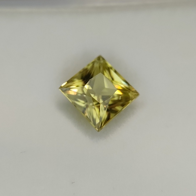 [新品]天然 ルース カラーチェンジ ダイアスポア 2.08ct