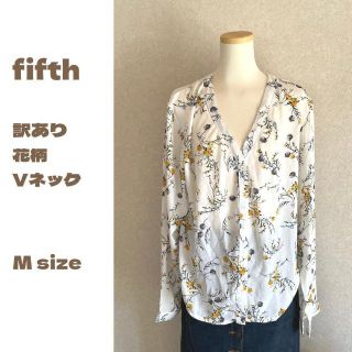 フィフス(fifth)の【美品】fifth フィフス　花柄　Vネック　デザイン　シャツ(シャツ/ブラウス(長袖/七分))