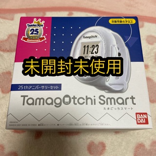 バンダイ(BANDAI)のTamagotchi Smart 25th たまごっちスマート(携帯用ゲーム機本体)
